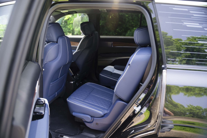 Das Interieur gleicht einer Lounge auf Rädern. (Bild: Cadillac)